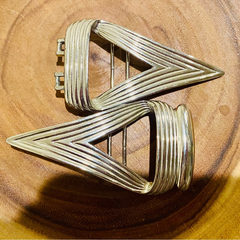 Vintage 1985 belt buckle